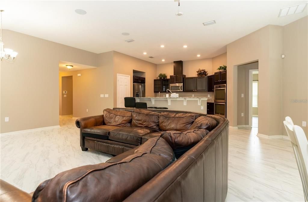 En Renta: $2,400 (4 camas, 2 baños, 1884 Pies cuadrados)