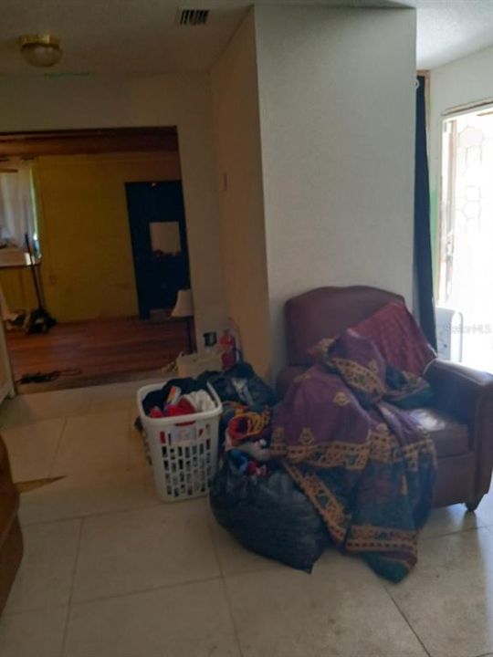 For Sale: $274,999 (3 beds, 1 baths, 1228 Square Feet)