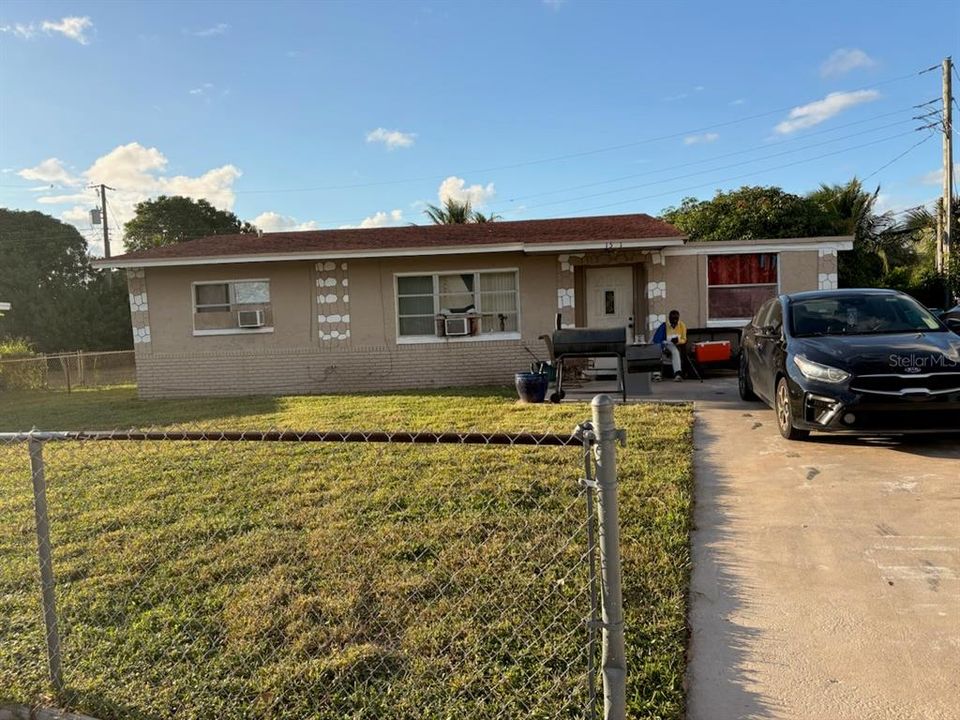 For Sale: $274,999 (3 beds, 1 baths, 1228 Square Feet)