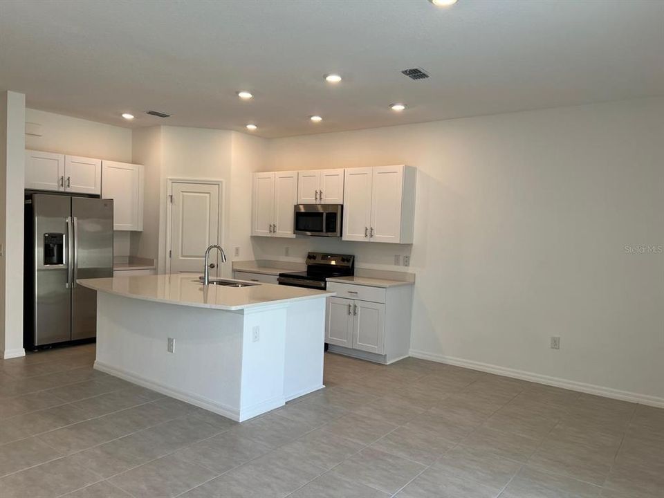 出租: $1,800 (3 贝兹, 2 浴室, 1373 平方英尺)