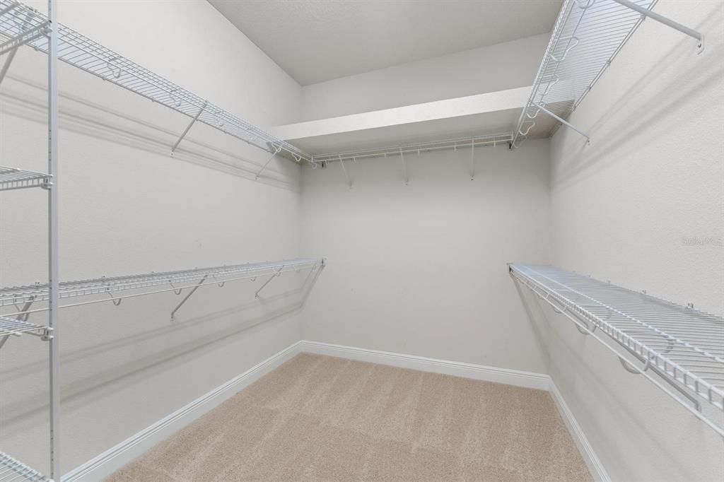 Activo con contrato: $533,000 (3 camas, 3 baños, 2302 Pies cuadrados)