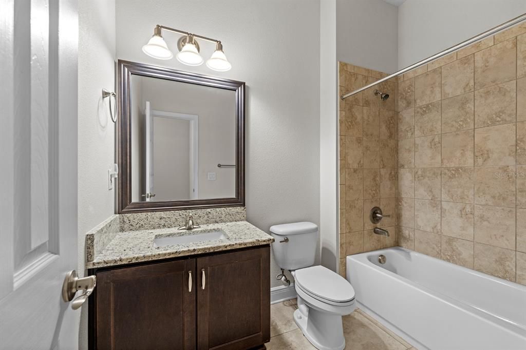 Activo con contrato: $533,000 (3 camas, 3 baños, 2302 Pies cuadrados)