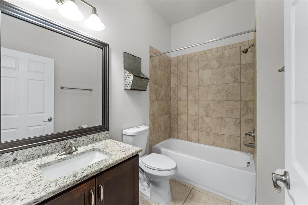 Activo con contrato: $533,000 (3 camas, 3 baños, 2302 Pies cuadrados)