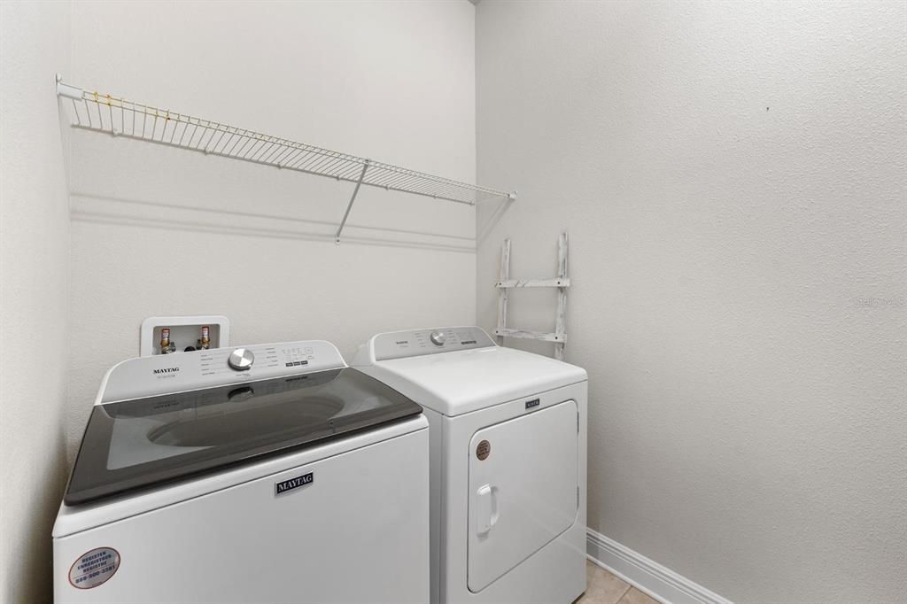 Activo con contrato: $533,000 (3 camas, 3 baños, 2302 Pies cuadrados)