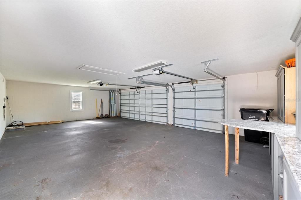 Activo con contrato: $533,000 (3 camas, 3 baños, 2302 Pies cuadrados)