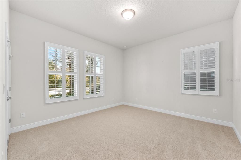 Activo con contrato: $533,000 (3 camas, 3 baños, 2302 Pies cuadrados)