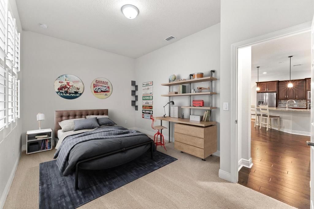 Activo con contrato: $533,000 (3 camas, 3 baños, 2302 Pies cuadrados)