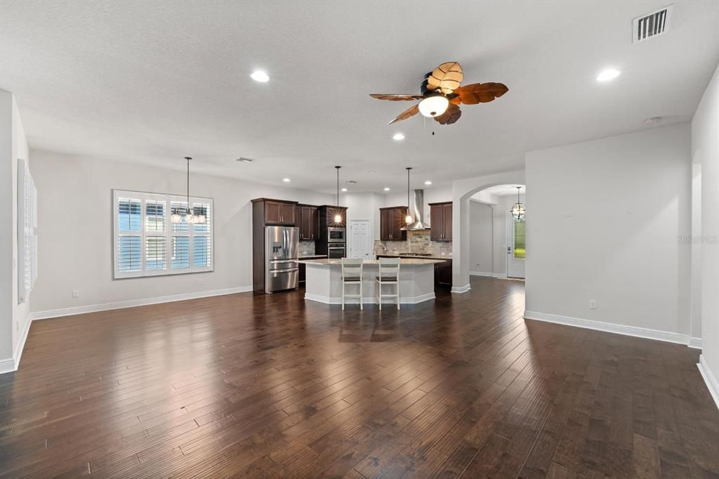 Activo con contrato: $533,000 (3 camas, 3 baños, 2302 Pies cuadrados)