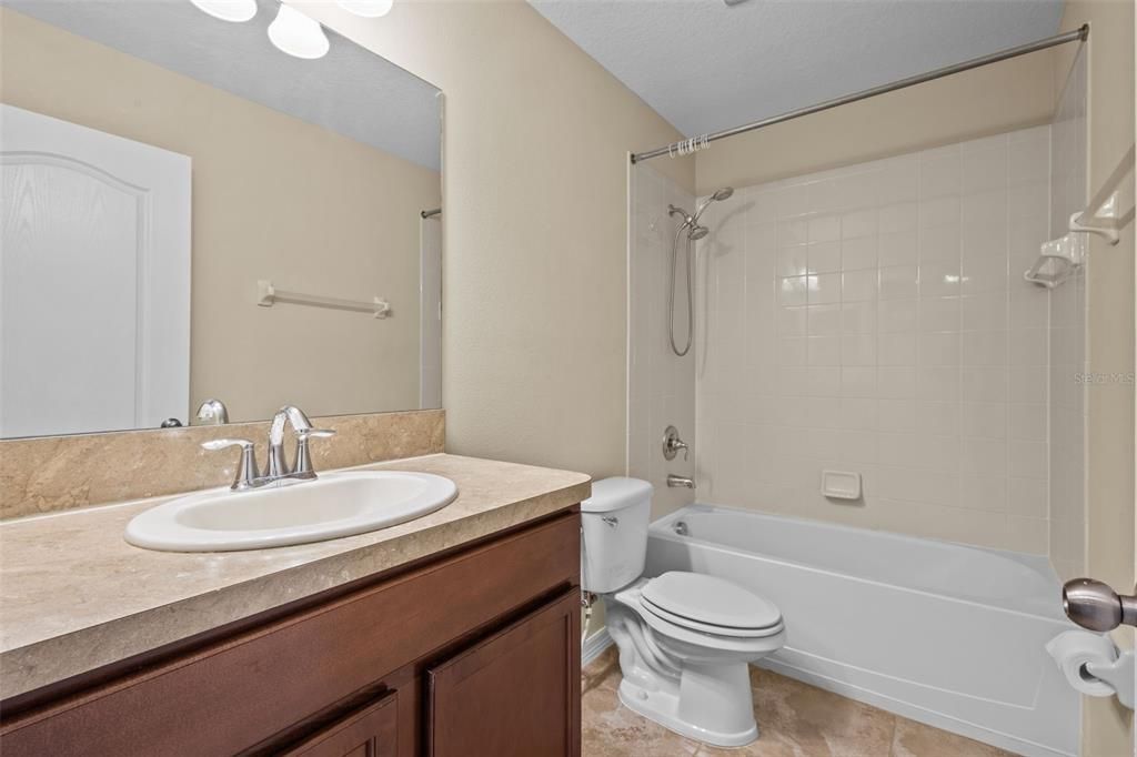 合同活跃: $499,900 (6 贝兹, 3 浴室, 3092 平方英尺)