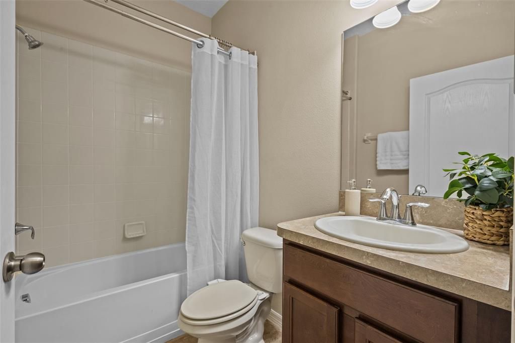 合同活跃: $499,900 (6 贝兹, 3 浴室, 3092 平方英尺)