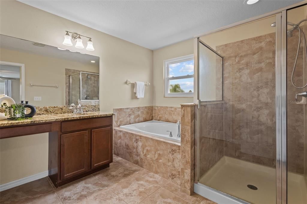 合同活跃: $499,900 (6 贝兹, 3 浴室, 3092 平方英尺)