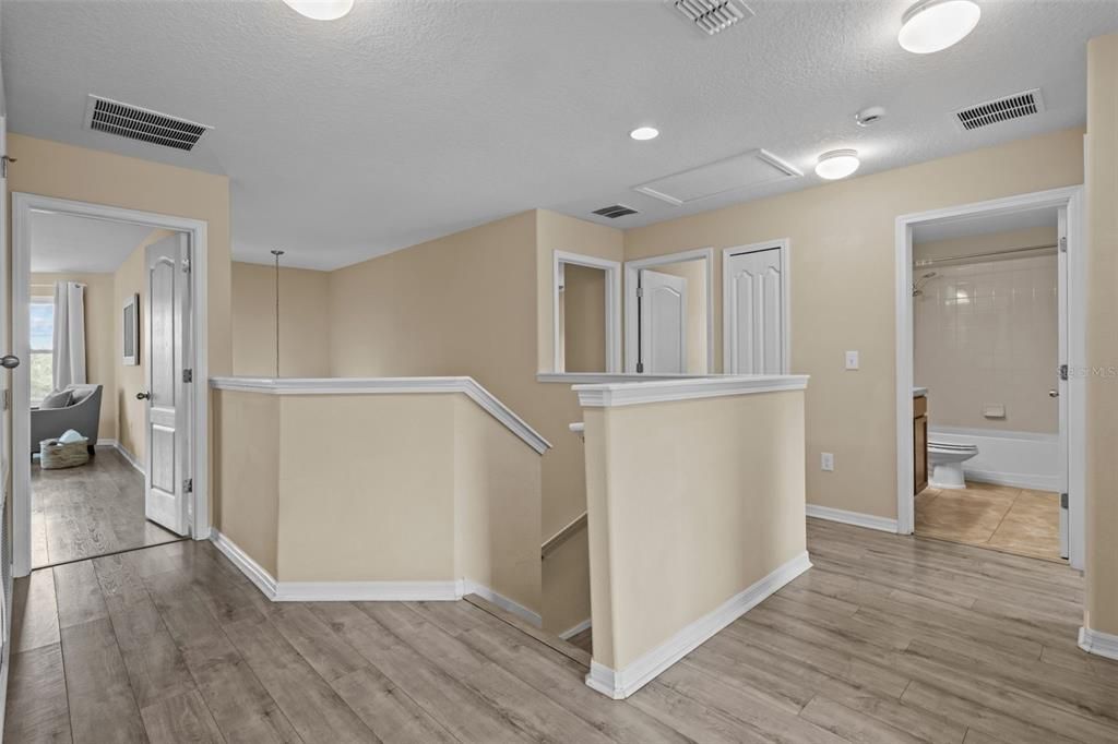 合同活跃: $499,900 (6 贝兹, 3 浴室, 3092 平方英尺)