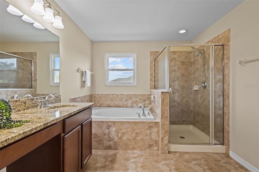 合同活跃: $499,900 (6 贝兹, 3 浴室, 3092 平方英尺)