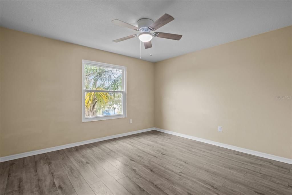 合同活跃: $499,900 (6 贝兹, 3 浴室, 3092 平方英尺)