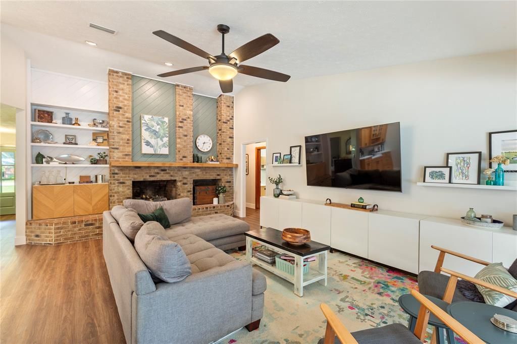 For Sale: $599,000 (4 beds, 3 baths, 2642 Square Feet)