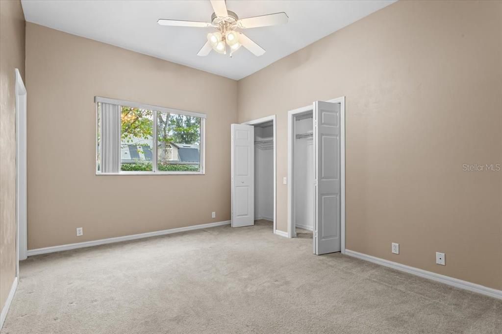 合同活跃: $940,000 (6 贝兹, 4 浴室, 4252 平方英尺)