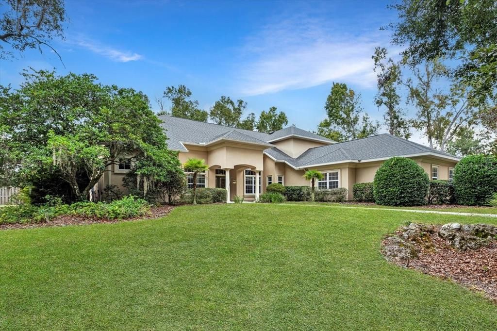 合同活跃: $940,000 (6 贝兹, 4 浴室, 4252 平方英尺)