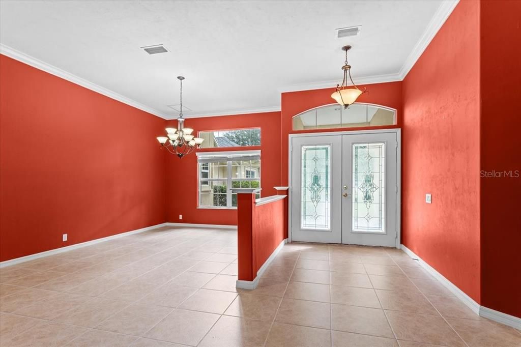 合同活跃: $940,000 (6 贝兹, 4 浴室, 4252 平方英尺)