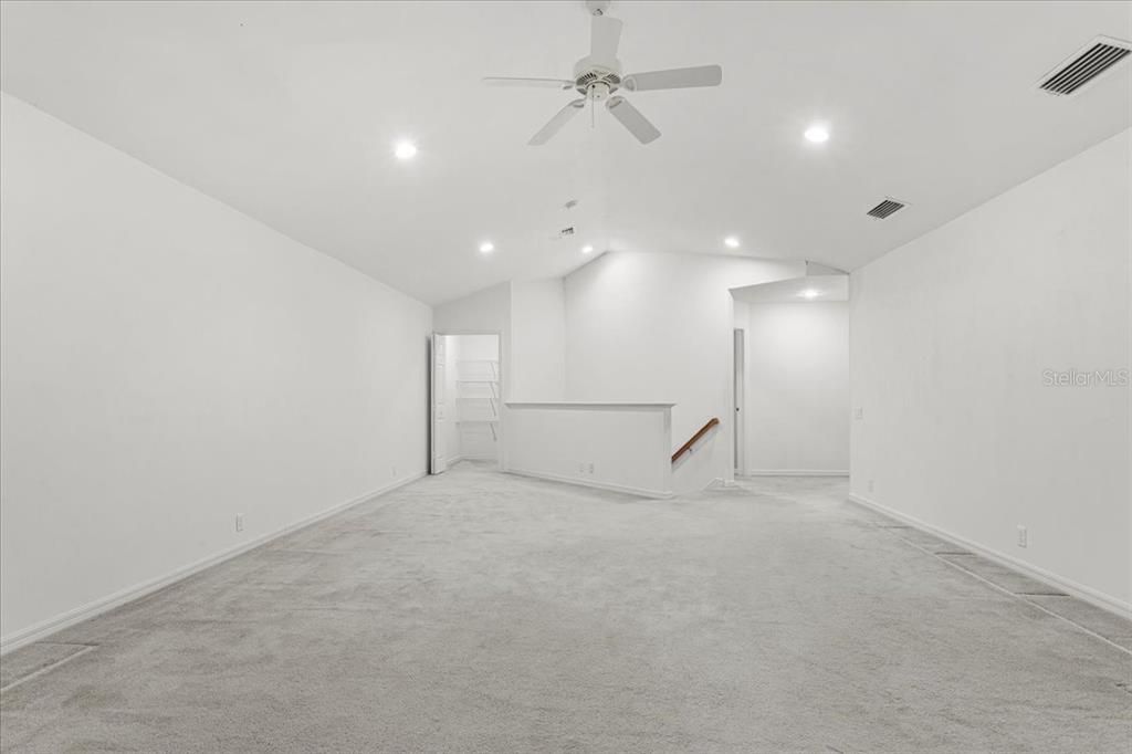 合同活跃: $940,000 (6 贝兹, 4 浴室, 4252 平方英尺)