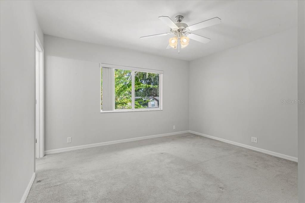 合同活跃: $940,000 (6 贝兹, 4 浴室, 4252 平方英尺)