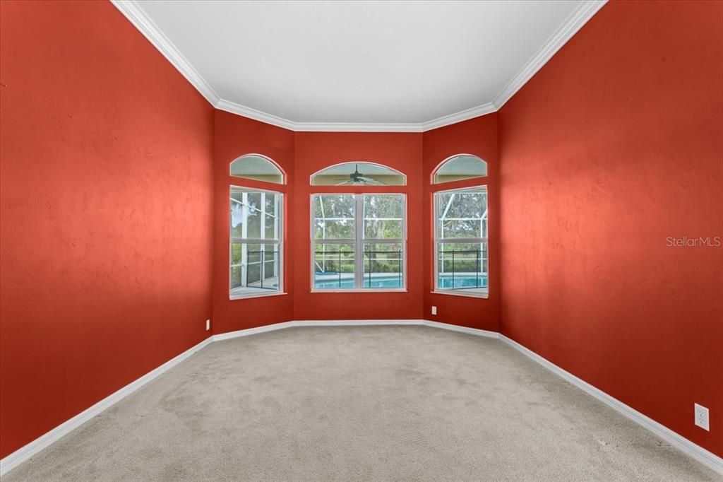 合同活跃: $940,000 (6 贝兹, 4 浴室, 4252 平方英尺)