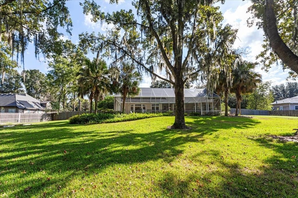 合同活跃: $940,000 (6 贝兹, 4 浴室, 4252 平方英尺)