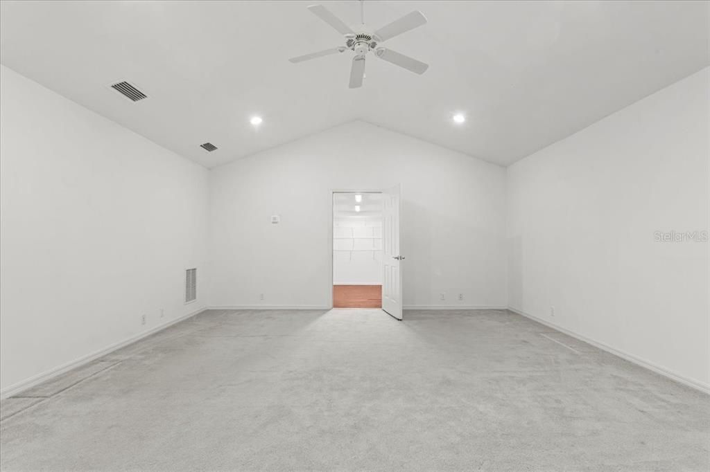 合同活跃: $940,000 (6 贝兹, 4 浴室, 4252 平方英尺)