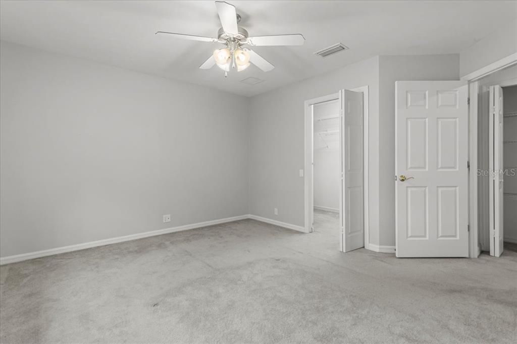 合同活跃: $940,000 (6 贝兹, 4 浴室, 4252 平方英尺)