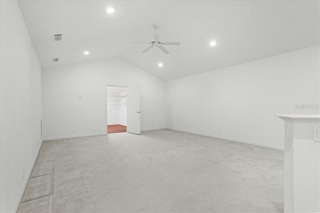 合同活跃: $940,000 (6 贝兹, 4 浴室, 4252 平方英尺)