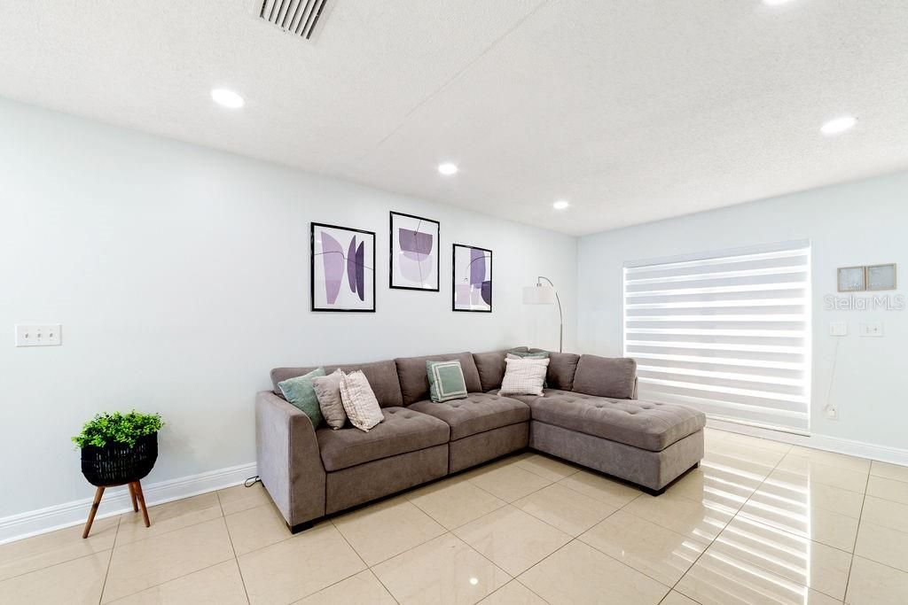 Active With Contract: $425,000 (3 beds, 2 baths, 1416 Square Feet)