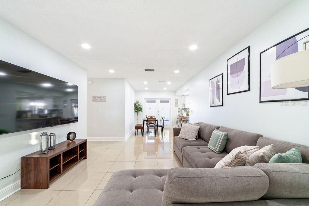 Active With Contract: $425,000 (3 beds, 2 baths, 1416 Square Feet)