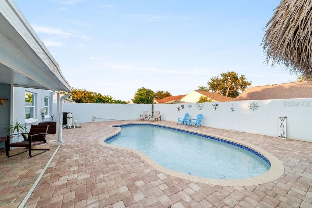 Active With Contract: $425,000 (3 beds, 2 baths, 1416 Square Feet)