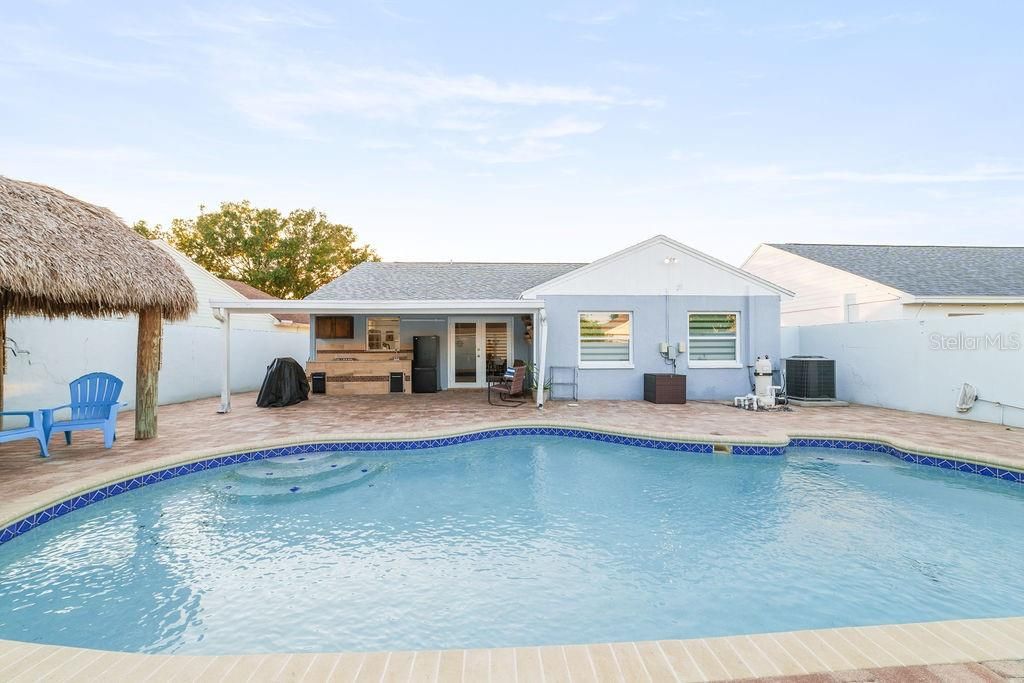 Active With Contract: $425,000 (3 beds, 2 baths, 1416 Square Feet)