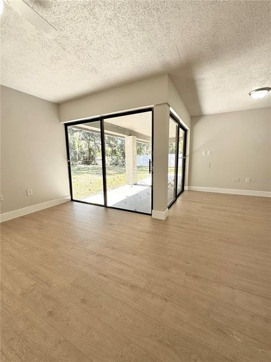 For Sale: $250,000 (3 beds, 2 baths, 1575 Square Feet)