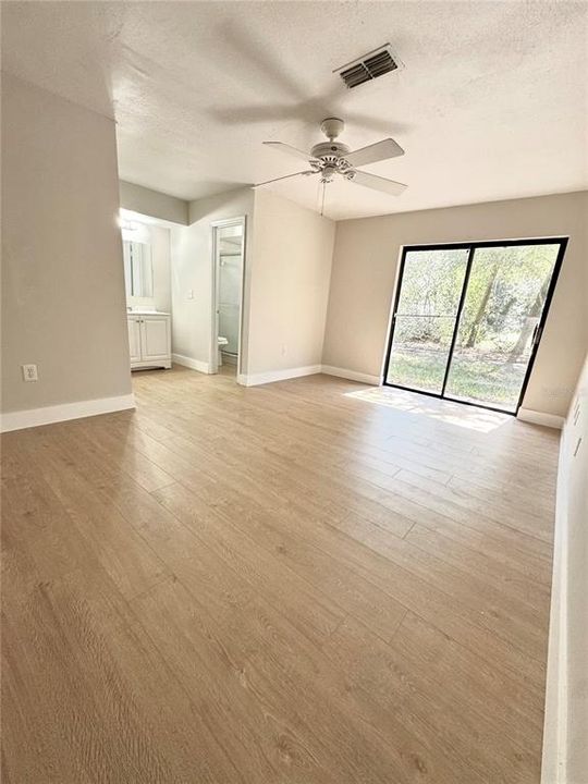 For Sale: $250,000 (3 beds, 2 baths, 1575 Square Feet)