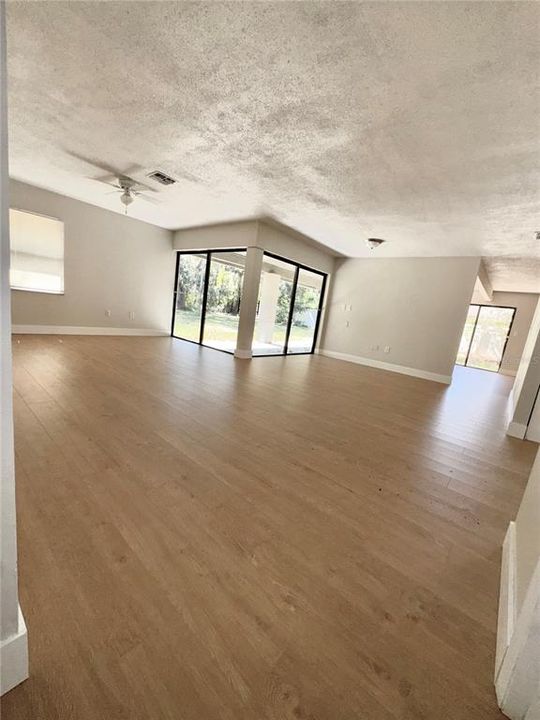 For Sale: $250,000 (3 beds, 2 baths, 1575 Square Feet)