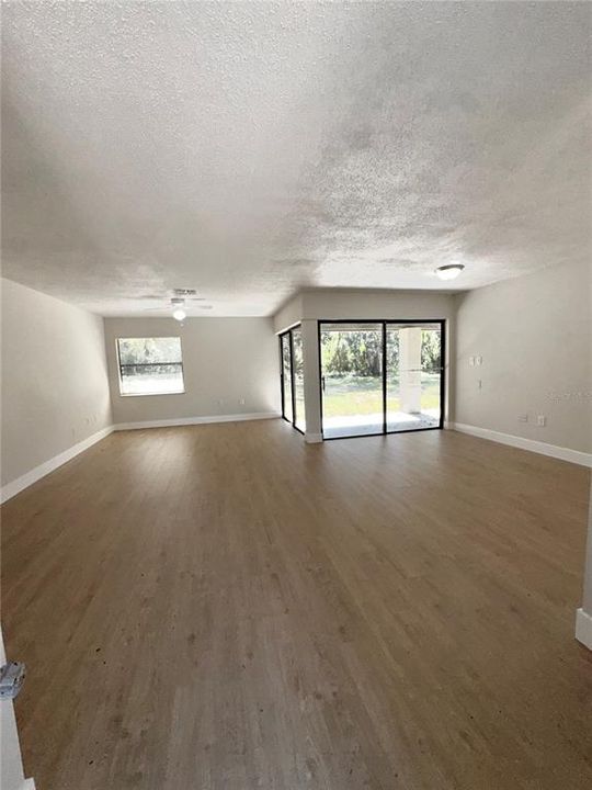 For Sale: $250,000 (3 beds, 2 baths, 1575 Square Feet)