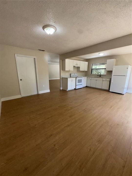 For Sale: $250,000 (3 beds, 2 baths, 1575 Square Feet)