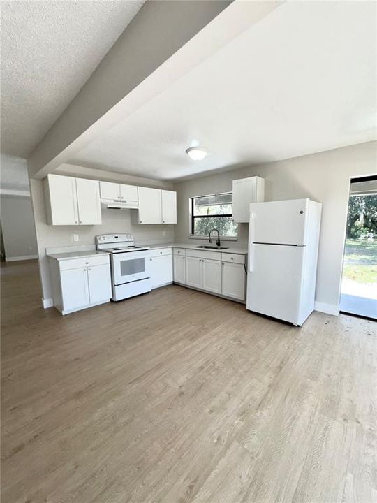 For Sale: $250,000 (3 beds, 2 baths, 1575 Square Feet)