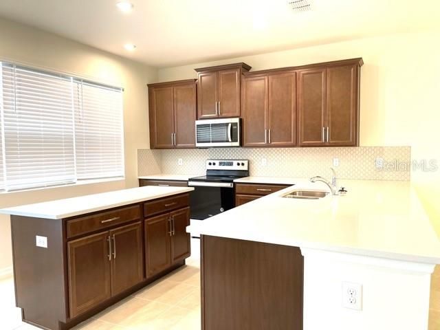 For Rent: $2,750 (3 beds, 2 baths, 1772 Square Feet)