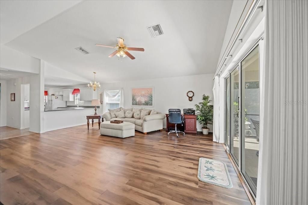 En Venta: $284,900 (2 camas, 2 baños, 1387 Pies cuadrados)