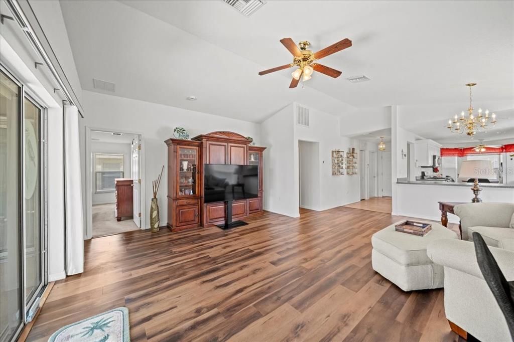 En Venta: $284,900 (2 camas, 2 baños, 1387 Pies cuadrados)