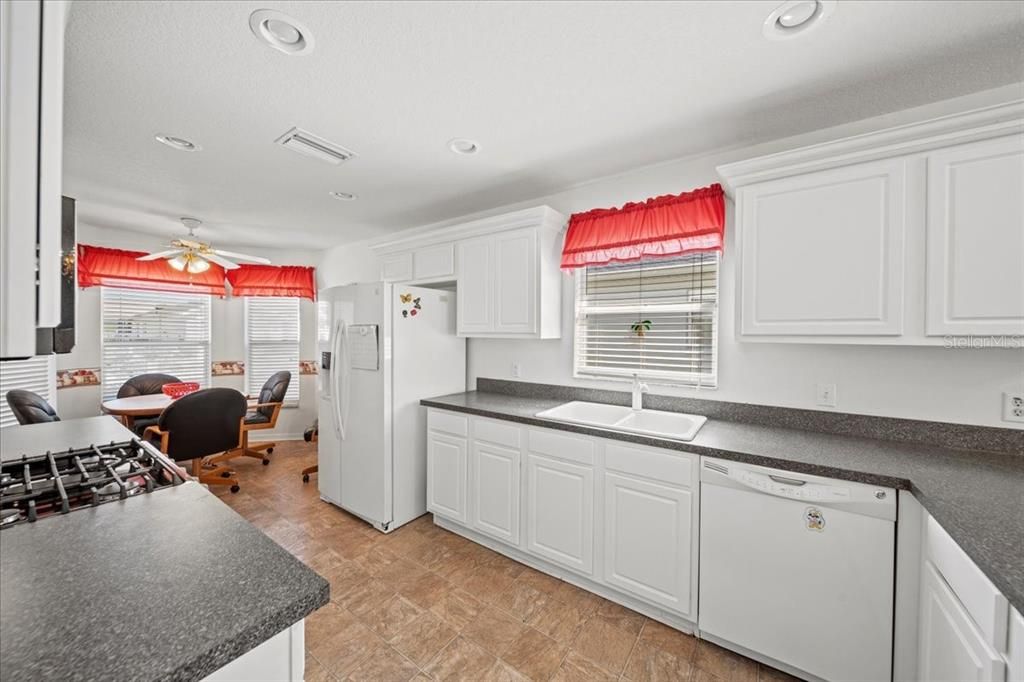 En Venta: $284,900 (2 camas, 2 baños, 1387 Pies cuadrados)