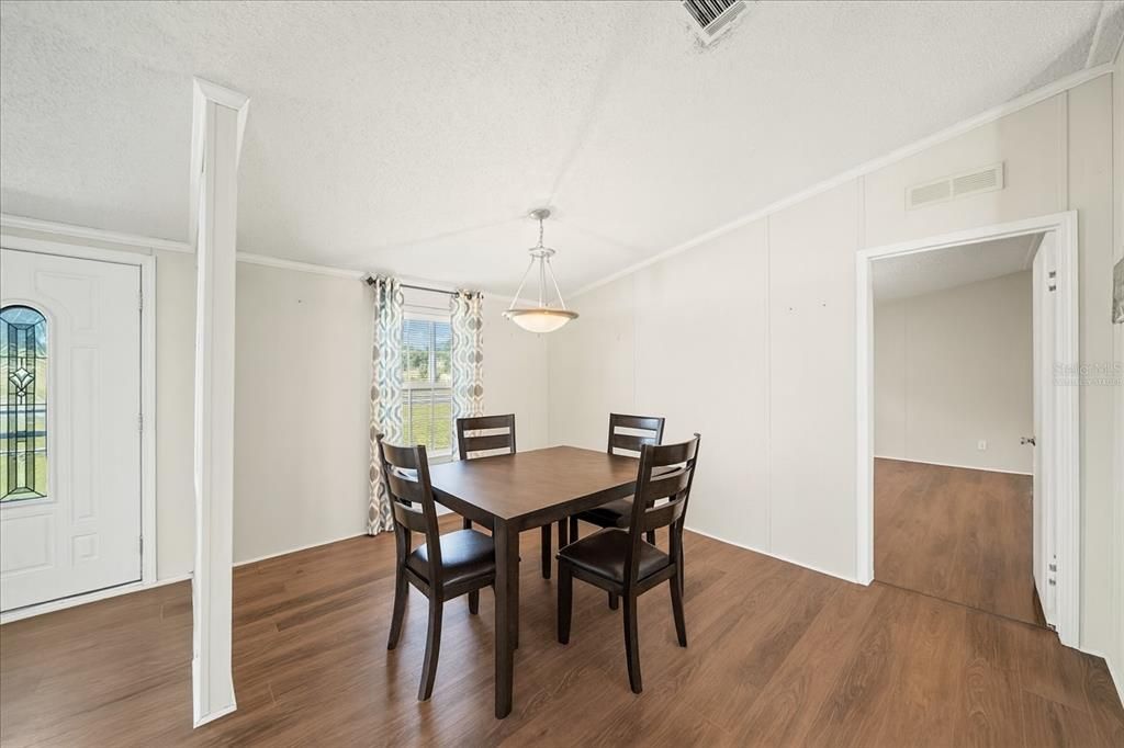 For Sale: $200,000 (3 beds, 2 baths, 1728 Square Feet)