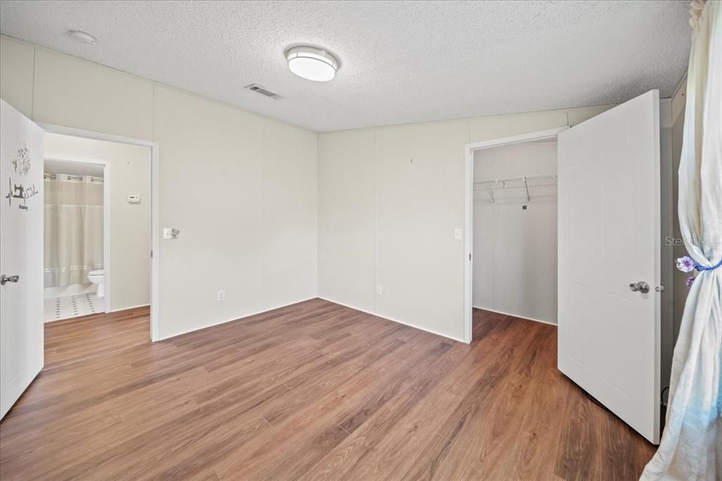 For Sale: $200,000 (3 beds, 2 baths, 1728 Square Feet)