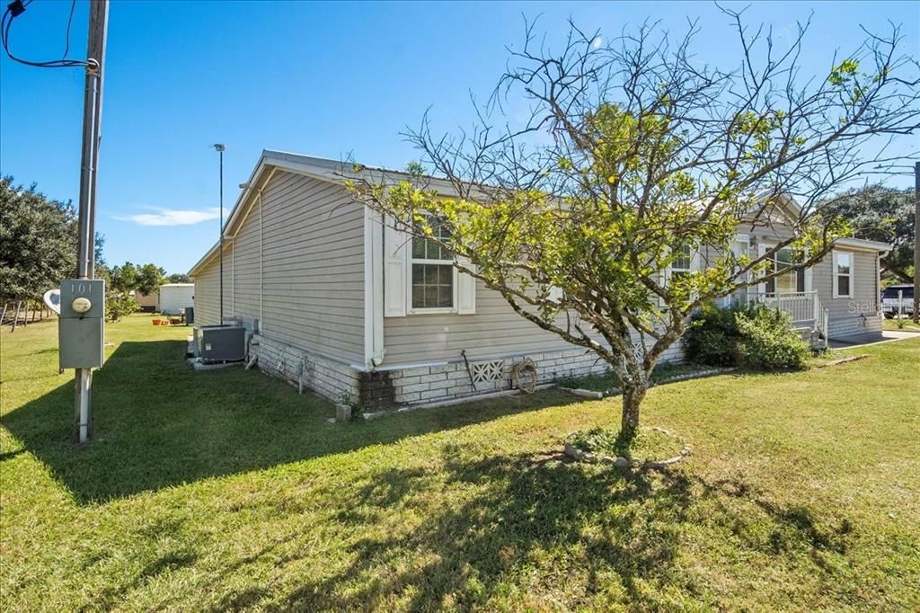 For Sale: $200,000 (3 beds, 2 baths, 1728 Square Feet)