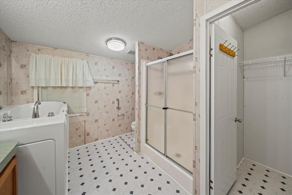 For Sale: $200,000 (3 beds, 2 baths, 1728 Square Feet)