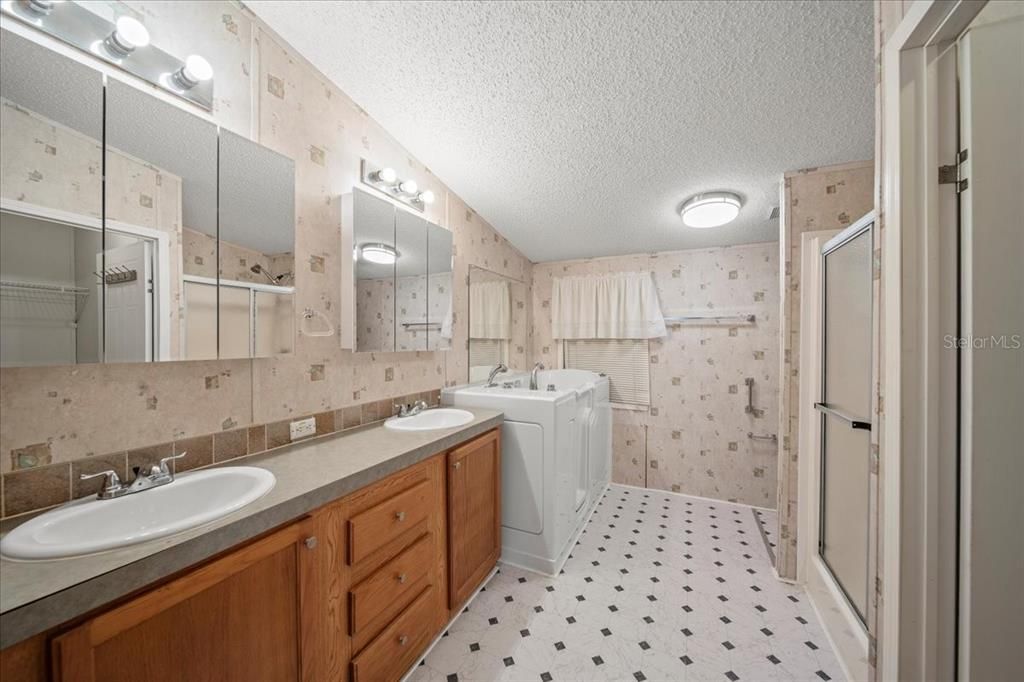 For Sale: $200,000 (3 beds, 2 baths, 1728 Square Feet)