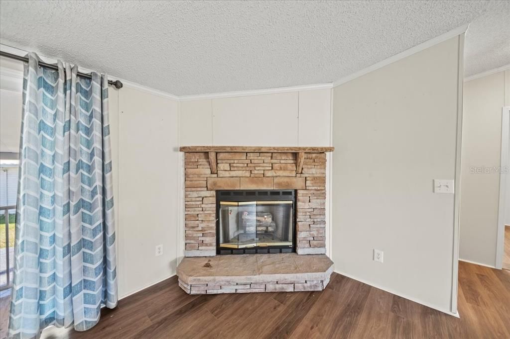 For Sale: $200,000 (3 beds, 2 baths, 1728 Square Feet)