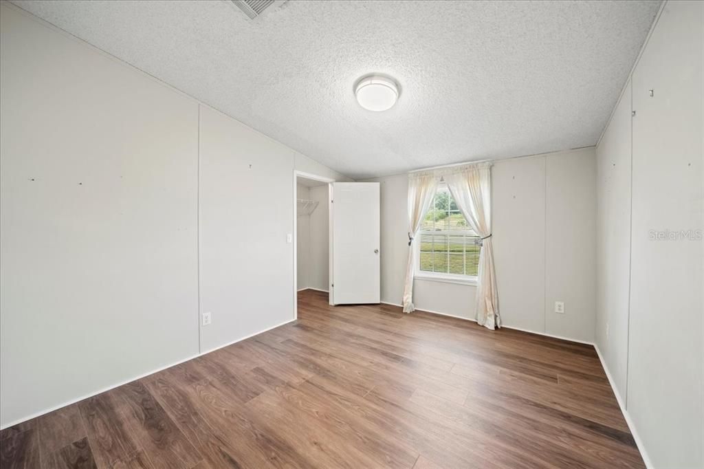 For Sale: $200,000 (3 beds, 2 baths, 1728 Square Feet)